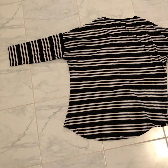 Lord & Taylor striped 3/4 sleeve top EUC! - Picture 3 of 5